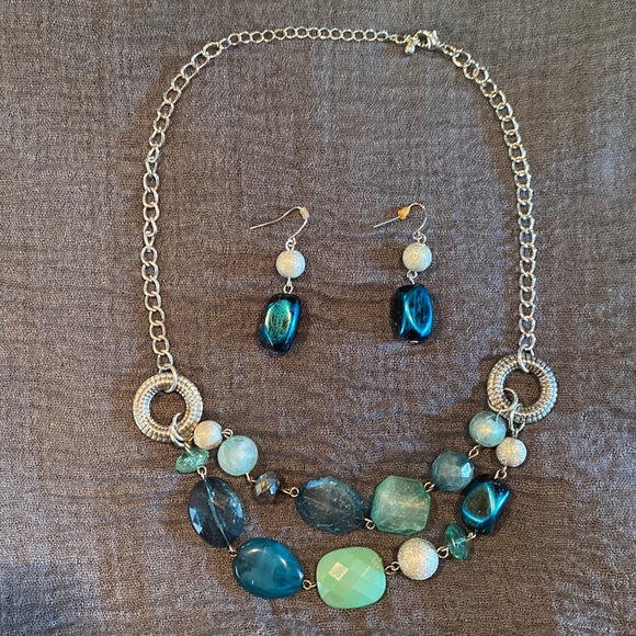 ✨ Turquoise and silver stone necklace and earring set ✨ - Picture 1 of 4